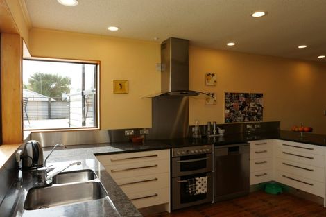 Photo of property in 24 Martin Road, Paraparaumu Beach, Paraparaumu, 5032