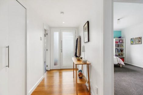 Photo of property in 23 West Road, Northland, Wellington, 6012