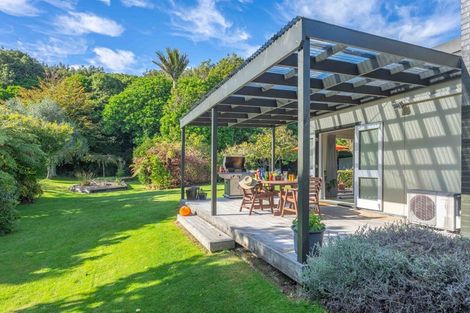 Photo of property in 43 Te Horo Hautere Cross Road, Te Horo, Otaki, 5582