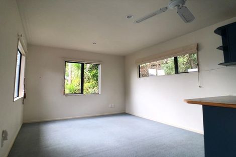Photo of property in 12 Springwater Vale, Unsworth Heights, Auckland, 0632