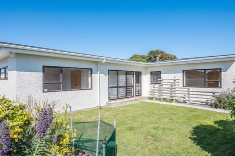 Photo of property in 115 Seaview Road, Paraparaumu Beach, Paraparaumu, 5032