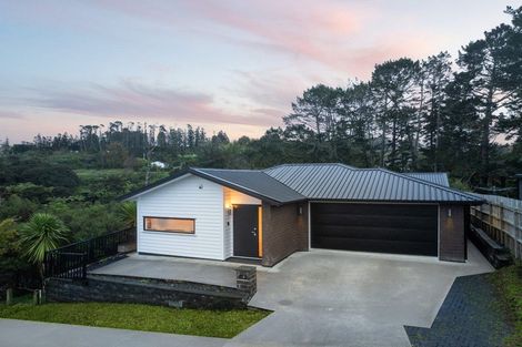 Photo of property in 7 Kaimai Avenue, Massey, Auckland, 0614