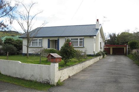 Photo of property in 6 Gibbs Crescent, Wainuiomata, Lower Hutt, 5014