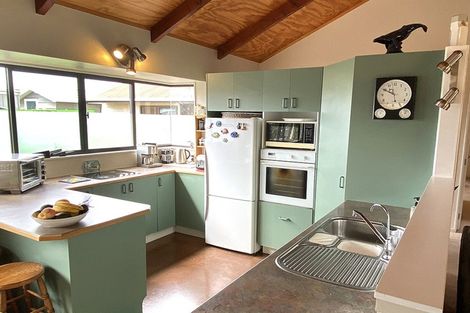 Photo of property in 152 Mayfair Avenue, Whangamata, 3620
