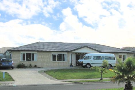 Photo of property in 138 Lakeside Drive, Orewa, 0931