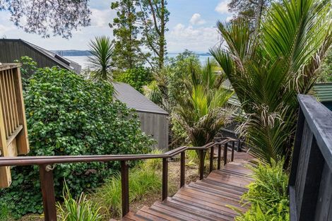 Photo of property in 64 Otitori Bay Road, Titirangi, Auckland, 0604
