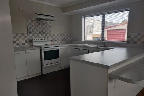 Photo of property in 2/65 Golf Road, New Lynn, Auckland, 0600