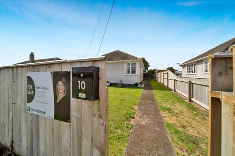 Photo of property in 10 Laurent Vc Street, Hawera, 4610