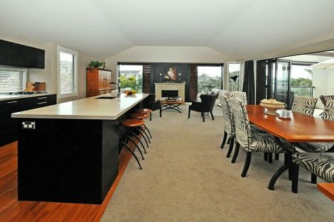Photo of property in 10a Vaughan Crescent, Murrays Bay, Auckland, 0630