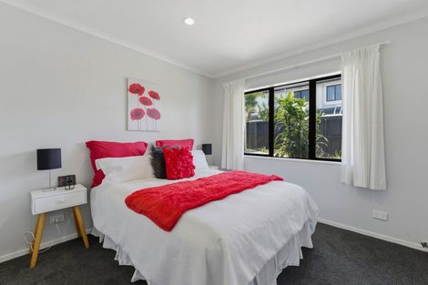 Photo of property in 25a Mcinnes Road, Weymouth, Auckland, 2103