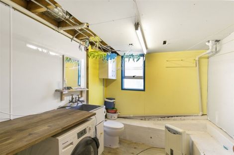 Photo of property in 28 Moffat Road, Red Beach, 0932