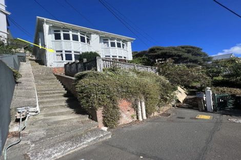 Photo of property in 27 Shannon Street, Mount Victoria, Wellington, 6011