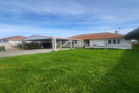 Photo of property in 70 Cambridge Terrace, Papatoetoe, Auckland, 2025