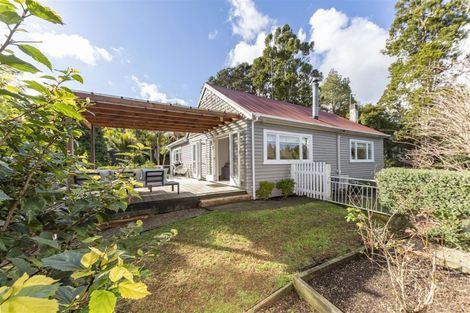 Photo of property in 5 Grovelands Way, Titirangi, Auckland, 0604