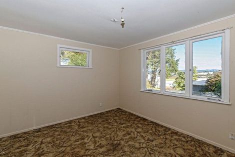 Photo of property in 2 Celsmere Lane, Te Atatu Peninsula, Auckland, 0610