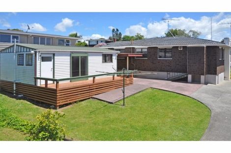 Photo of property in 1/22 Holland Road, Hillcrest, Auckland, 0627