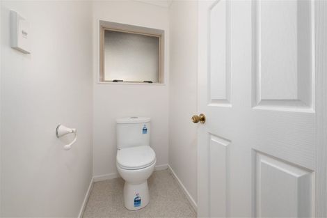 Photo of property in 35e Edmonton Road, Henderson, Auckland, 0612