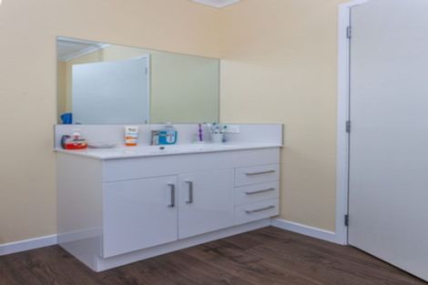 Photo of property in 117 Hetherington Road, Whangamata, 3620