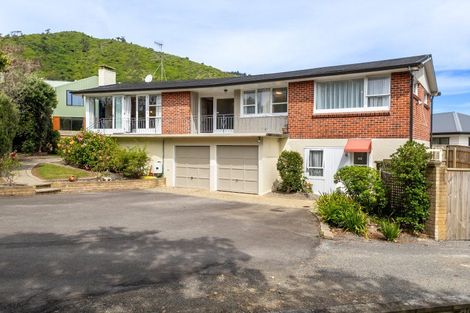 Photo of property in 16 Utauta Street, Waikanae, 5036