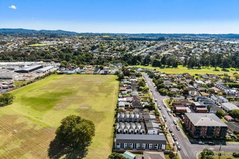 Photo of property in 8/28 Smythe Road, Henderson, Auckland, 0612