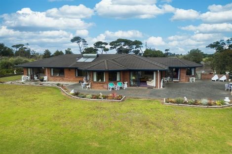 Photo of property in 355 Kiwitahi Road, Helensville, 0875
