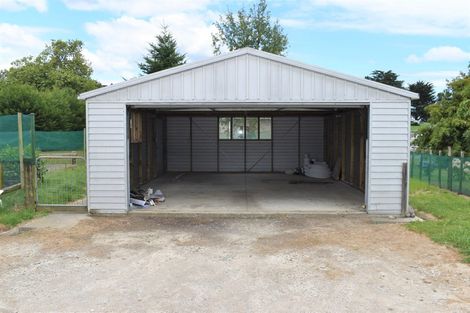 Photo of property in 37 Waikawa Beach Road, Manakau, Levin, 5573