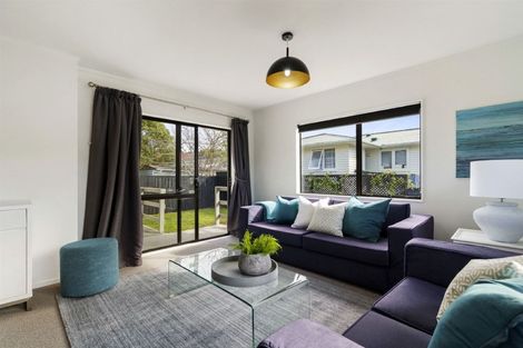 Photo of property in 2/8 Lingfield Street, Glenfield, Auckland, 0629