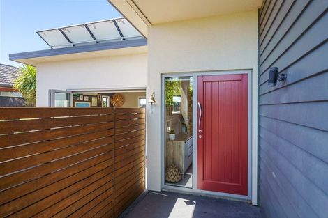 Photo of property in 35 Simpson Crescent, Raumati Beach, Paraparaumu, 5032