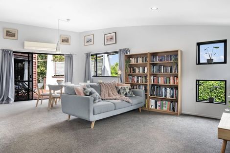 Photo of property in 9 Ginders Drive, Massey, Auckland, 0614