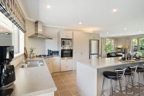 Photo of property in 8 Hoihere Place, Parklands, Christchurch, 8083