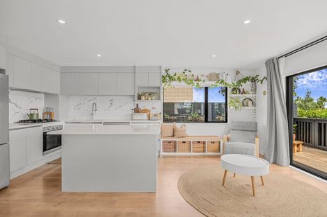 Photo of property in 1 Nga Waka Place, Mangere, Auckland, 2022