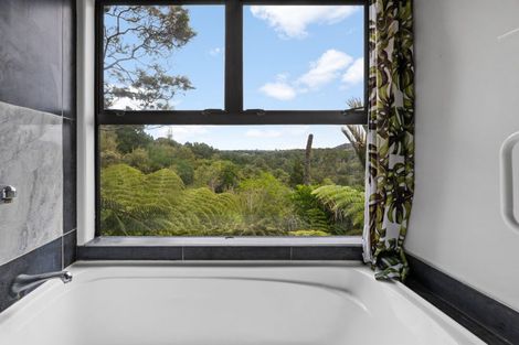 Photo of property in 37 York Road, Titirangi, Auckland, 0604