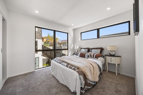 Photo of property in 10a Prince Regent Drive, Half Moon Bay, Auckland, 2012