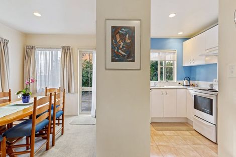 Photo of property in 2/30 Sunset Road, Unsworth Heights, Auckland, 0632