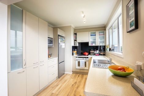 Photo of property in 18 Pukatea Street, Inglewood, 4330