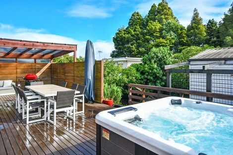 Photo of property in 18 Walpole Avenue, Hillpark, Auckland, 2102
