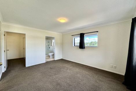 Photo of property in 25 Chieftain Rise, Goodwood Heights, Auckland, 2105