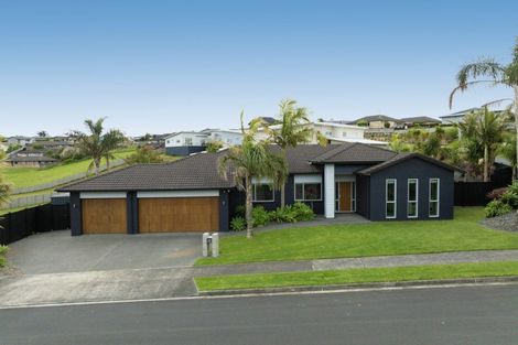 Photo of property in 23 Ina Ville Drive, Pukekohe, 2120