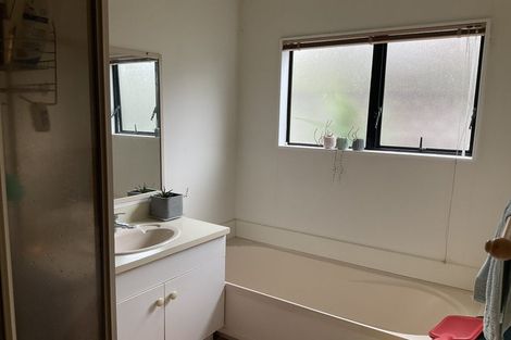 Photo of property in 1/13a Kitewao Street, Northcote, Auckland, 0627