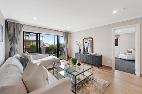 Photo of property in 45 Armstrong Farm Drive, East Tamaki Heights, Auckland, 2016