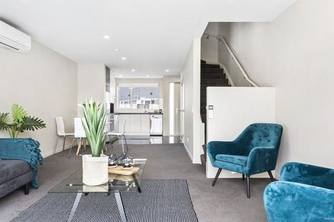 Photo of property in 2u6 Stone Street, Miramar, Wellington, 6022