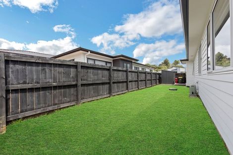 Photo of property in 66 Vinistra Road, Kumeu, 0810