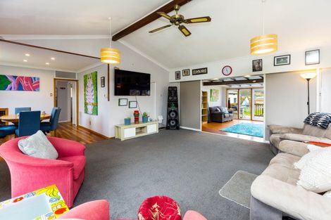 Photo of property in 40 Moeraki Road, Maoribank, Upper Hutt, 5018