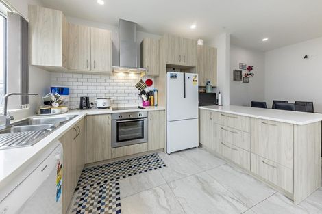 Photo of property in 7 Riroriro Close, Papakura, 2110