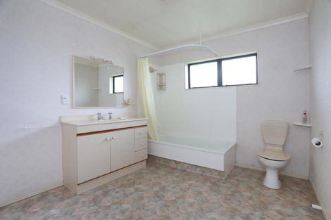 Photo of property in 28 Parnell Heights Drive, Kelvin Grove, Palmerston North, 4414