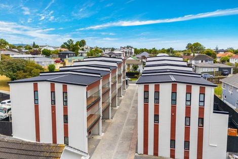 Photo of property in 2- 4 Alston Avenue, Kelston, Auckland, 0602