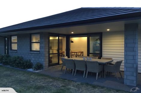 Photo of property in 16 Livingstone Drive, Papamoa Beach, Papamoa, 3118