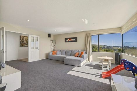 Photo of property in 31 Highcrest Heights, Westmorland, Christchurch, 8025