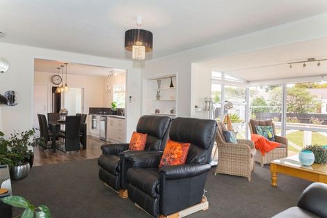 Photo of property in 10 Ranfurly Street, Dannevirke, 4930