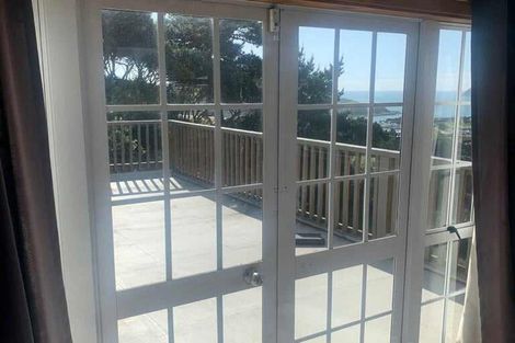 Photo of property in 35 Kahu Road, Paremata, Porirua, 5024